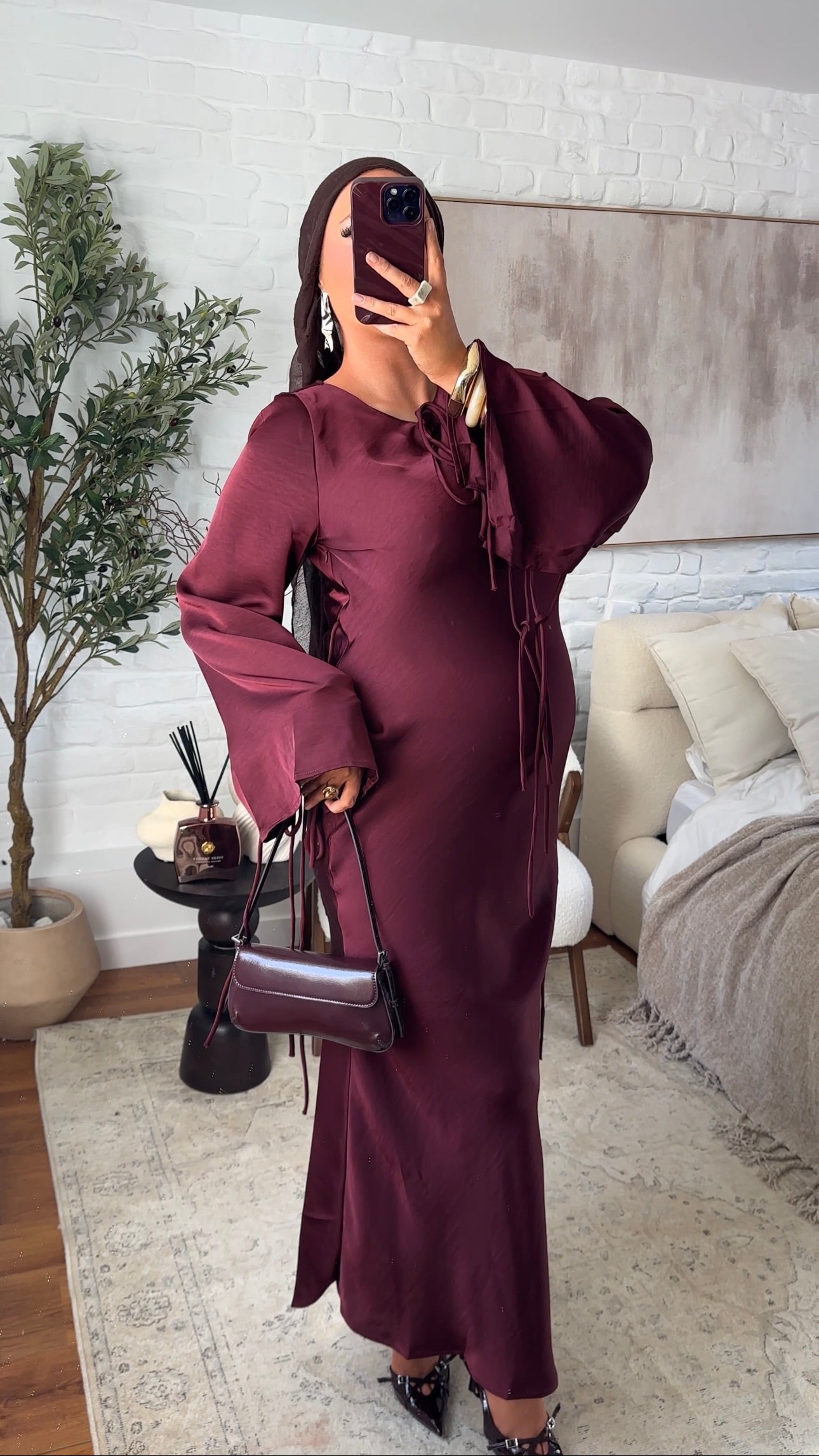 Robe ultra longue satinée à noeud Bordeaux | Pré-commande