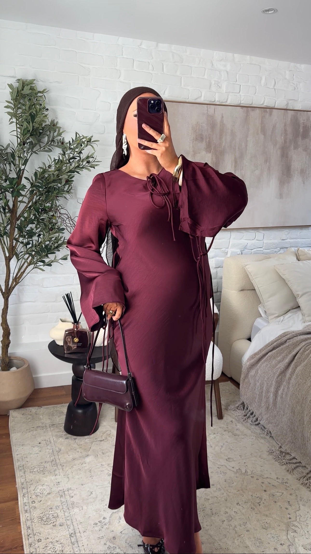 Robe ultra longue satinée à noeud Bordeaux | Pré-commande