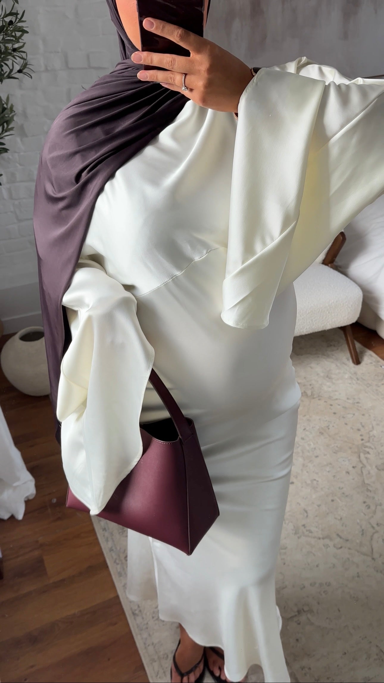Robe longue satinée à manches évasées MINEL Blanc | Pré-commande