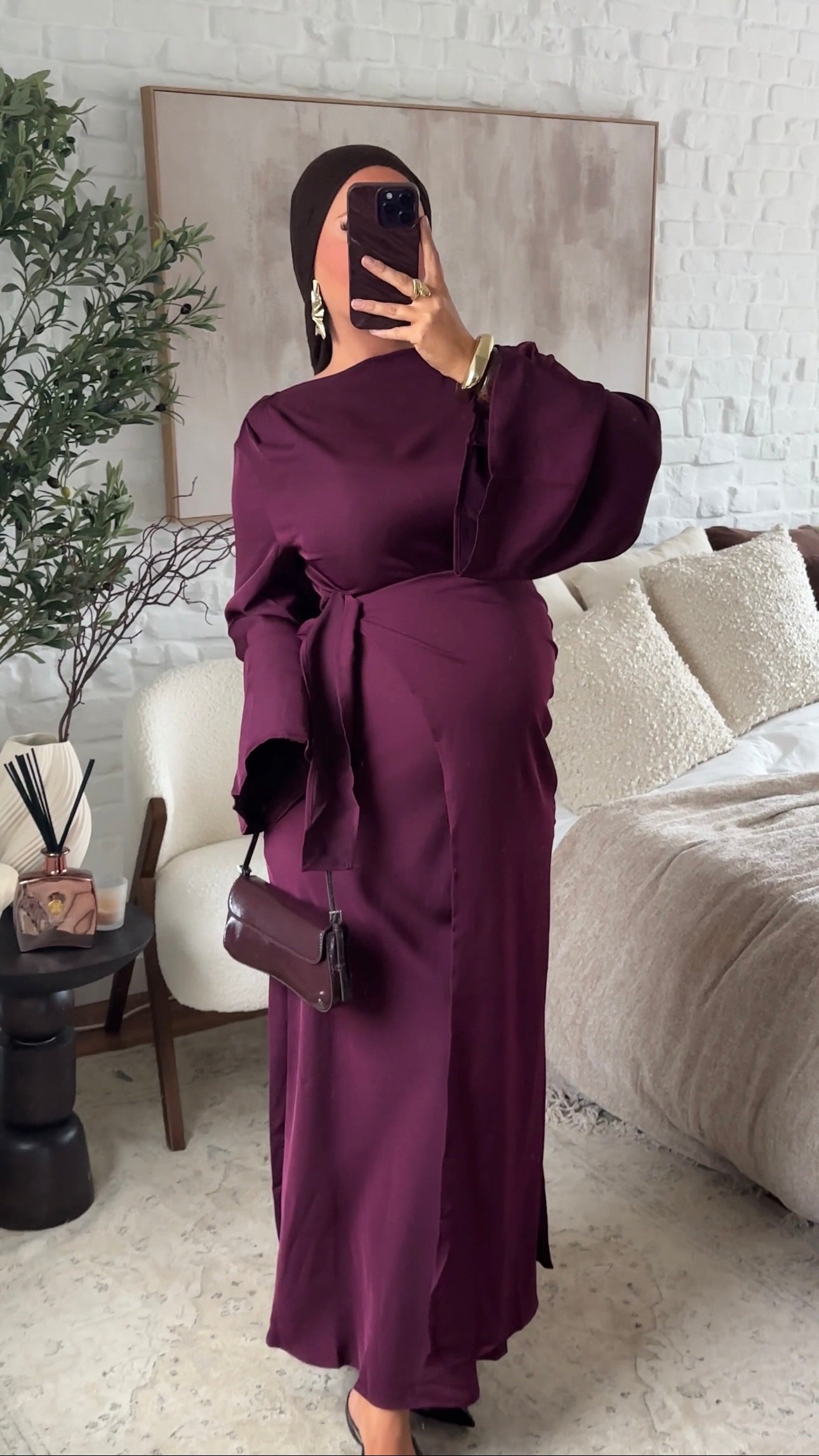Robe longue satinée à nouer Prune | Pré-commande sous 3 semaines