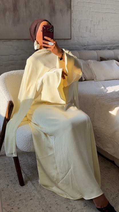 [GAMME PREMIUM] Robe ultra longue satinée à cape amovible AZURA | Jaune