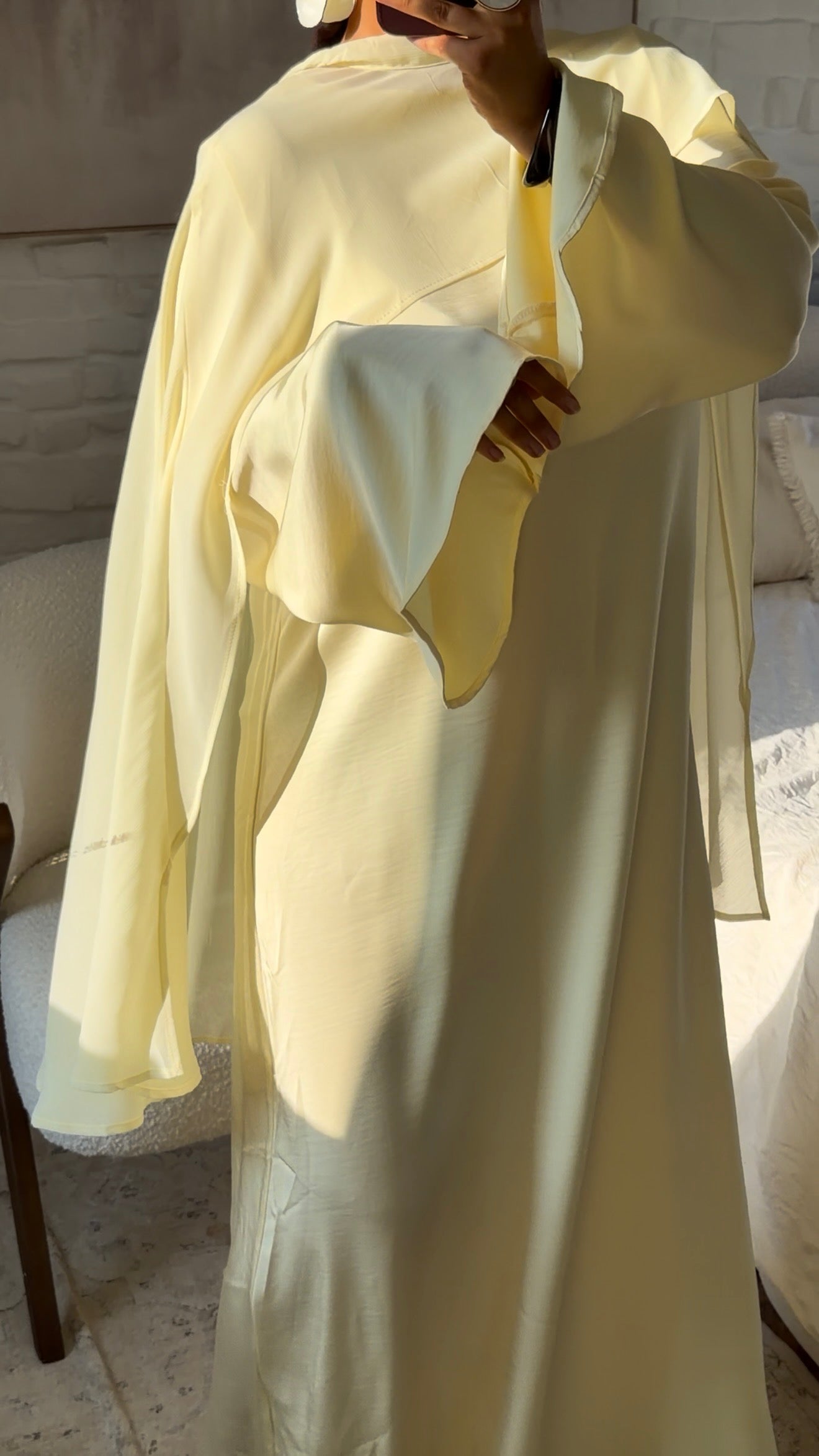 [GAMME PREMIUM] Robe ultra longue satinée à cape amovible AZURA | Jaune