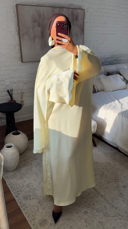 [GAMME PREMIUM] Robe ultra longue satinée à cape amovible AZURA | Jaune