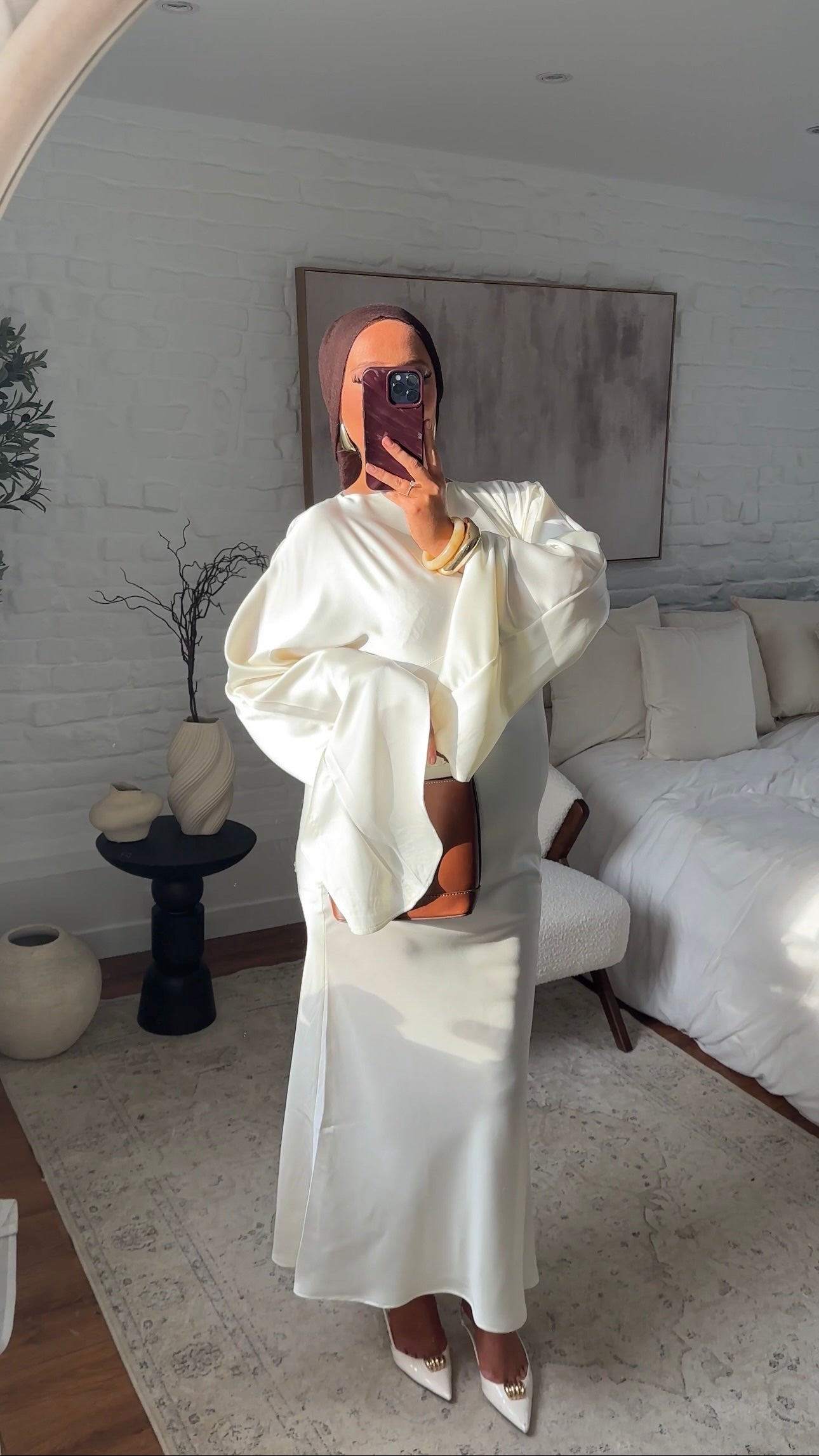 Robe longue satinée à manches évasées MINEL Blanc | Pré-commande