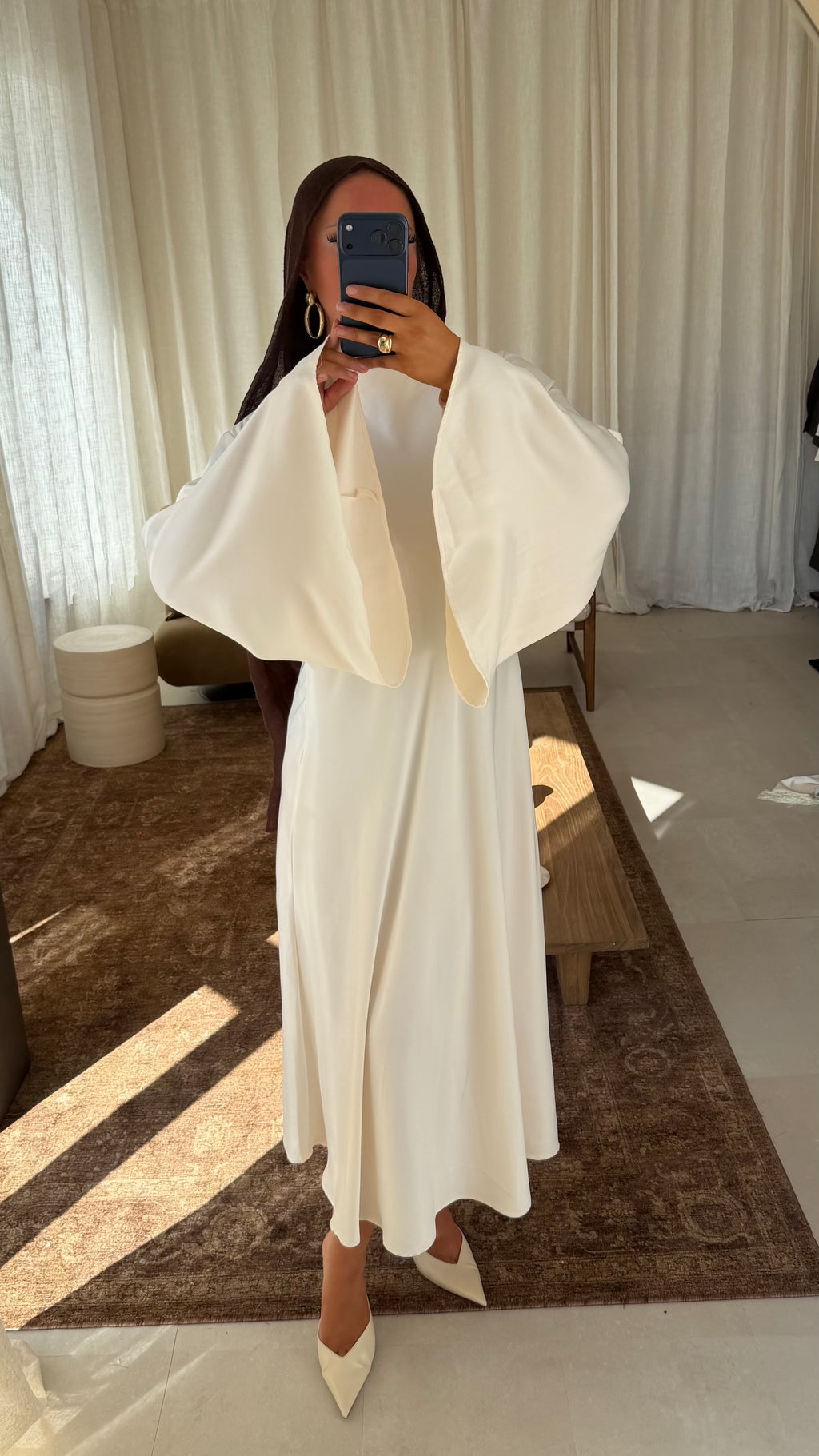 [CRÉATION] Robe longue satinée à manches évasées JENNAH | Crème