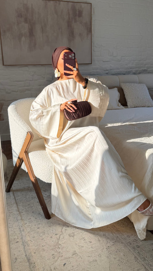 Robe ultra longue satinée à rayures ARYAH | Beige clair