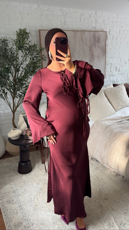 Robe ultra longue satinée à noeud Bordeaux | Pré-commande