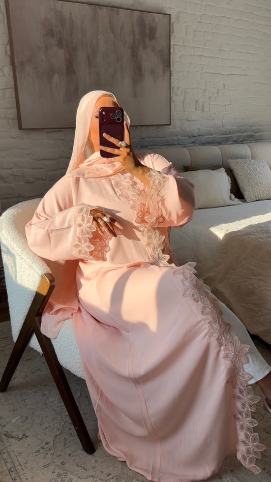 [GAMME LUXE] Kimono en dentelle et son voile | Rose poudré