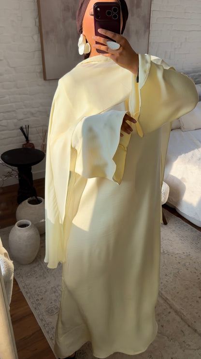 [GAMME PREMIUM] Robe ultra longue satinée à cape amovible AZURA | Jaune