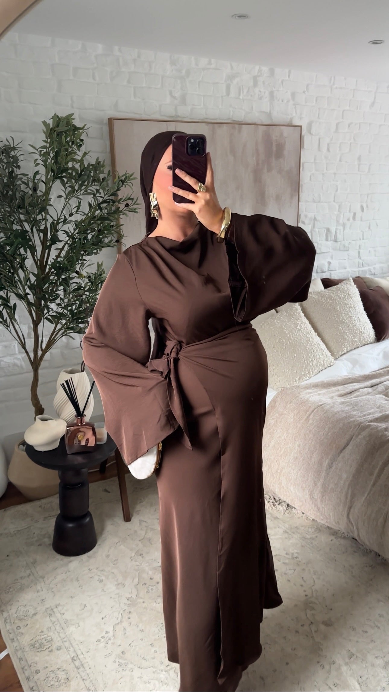 Robe longue satinée à nouer Marron | Pré-commande sous 3 semaines