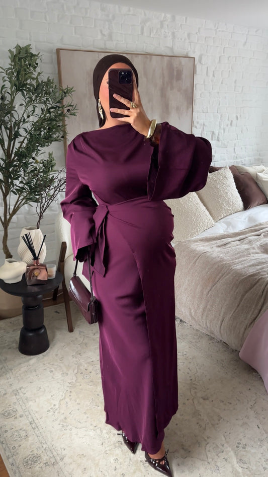 Robe longue satinée à nouer Prune | Pré-commande sous 3 semaines