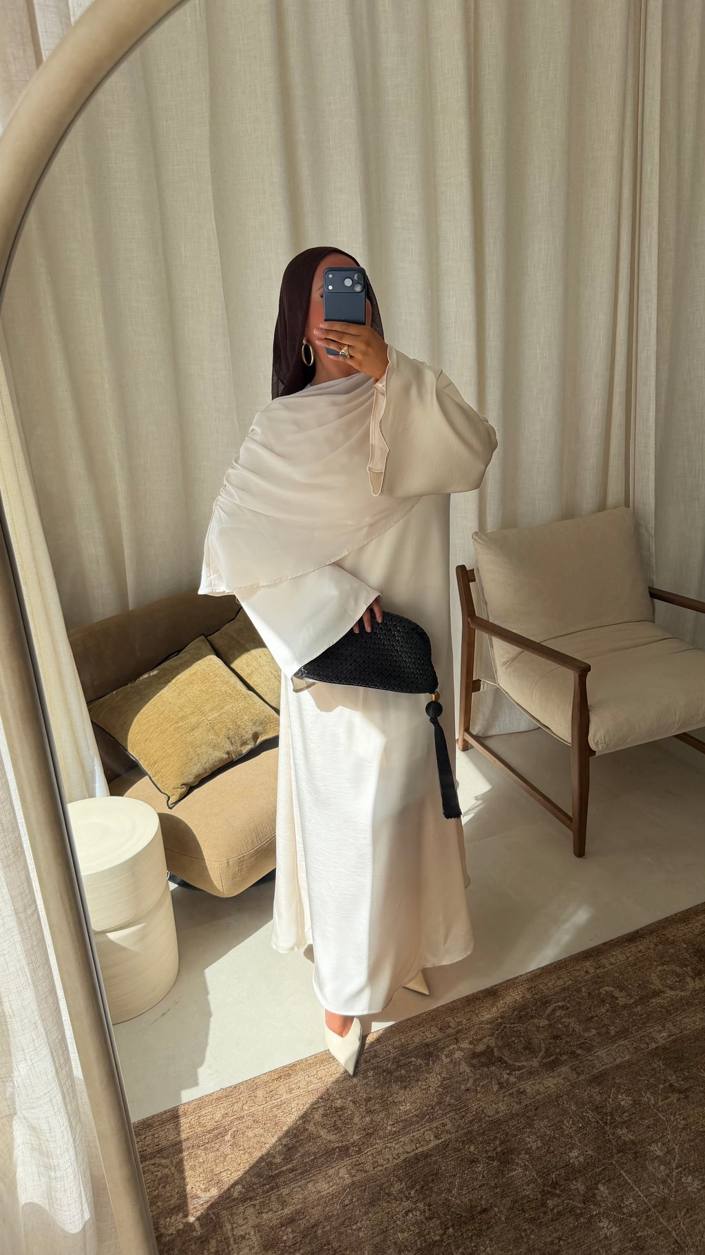 Robe satinée ultra longue à cape | Beige