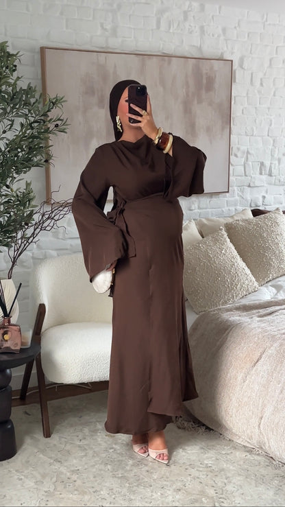 Robe longue satinée à nouer Marron | Pré-commande sous 3 semaines