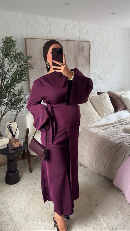 Robe longue satinée à nouer Prune | Pré-commande sous 3 semaines