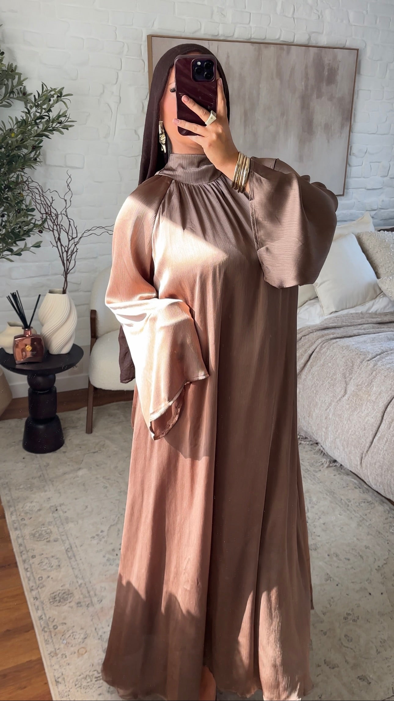 Robe ultra longue satinée à ceinture | Marron