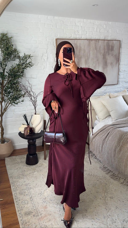 Robe ultra longue satinée à noeud Bordeaux | Pré-commande