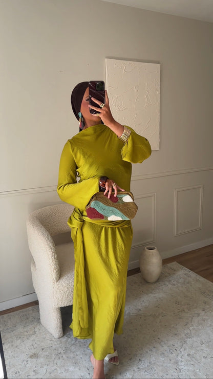 [CRÉATION] Robe satinée ultra longue à nouer | Vert