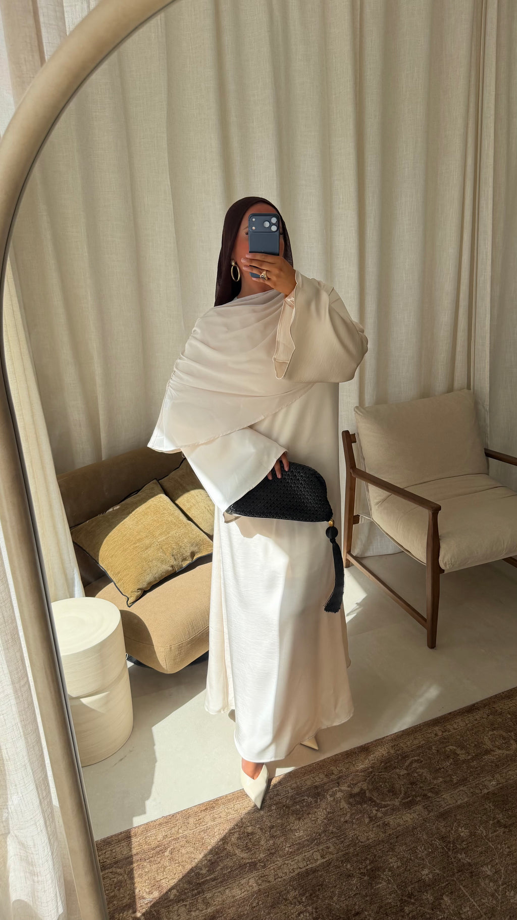 Robe satinée ultra longue à cape | Beige