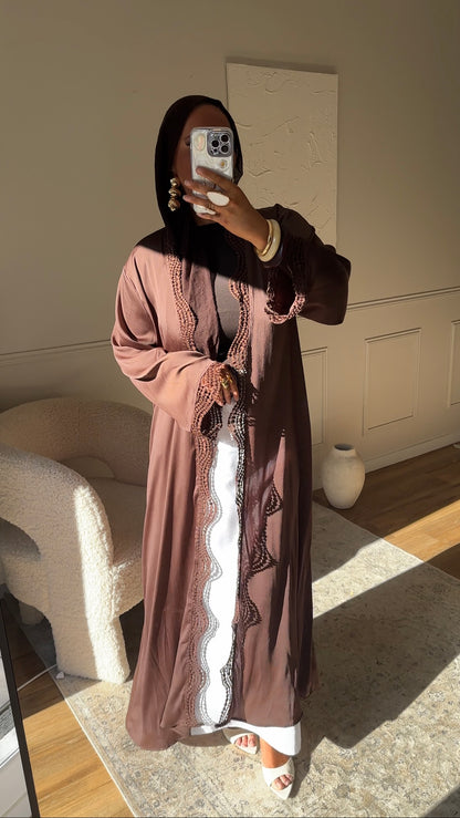 [GAMME PREMIUM] Kimono satiné à bord ondulé | Marron