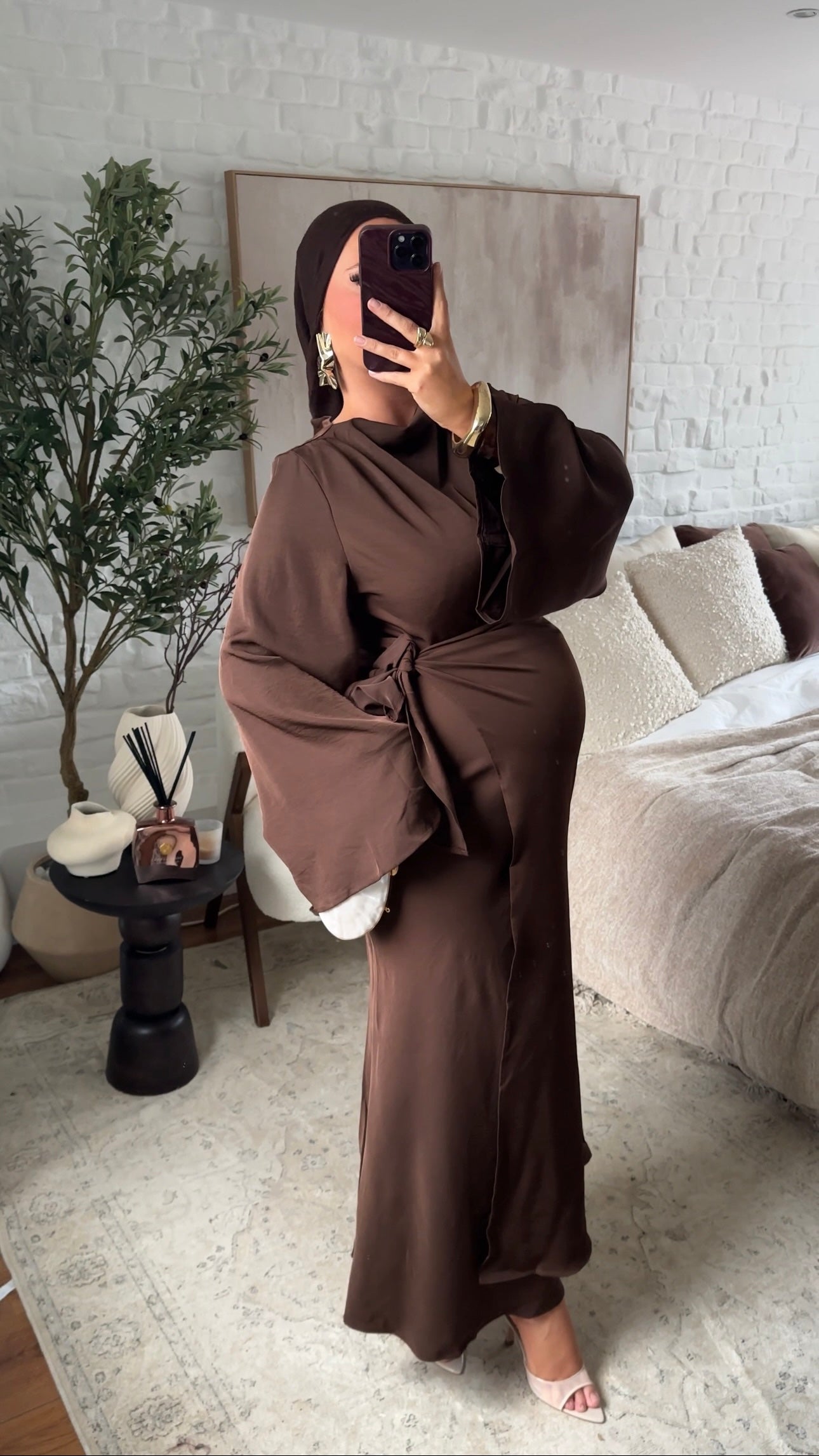 Robe longue satinée à nouer Marron | Pré-commande sous 3 semaines