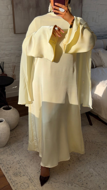 [GAMME PREMIUM] Robe ultra longue satinée à cape amovible AZURA | Jaune