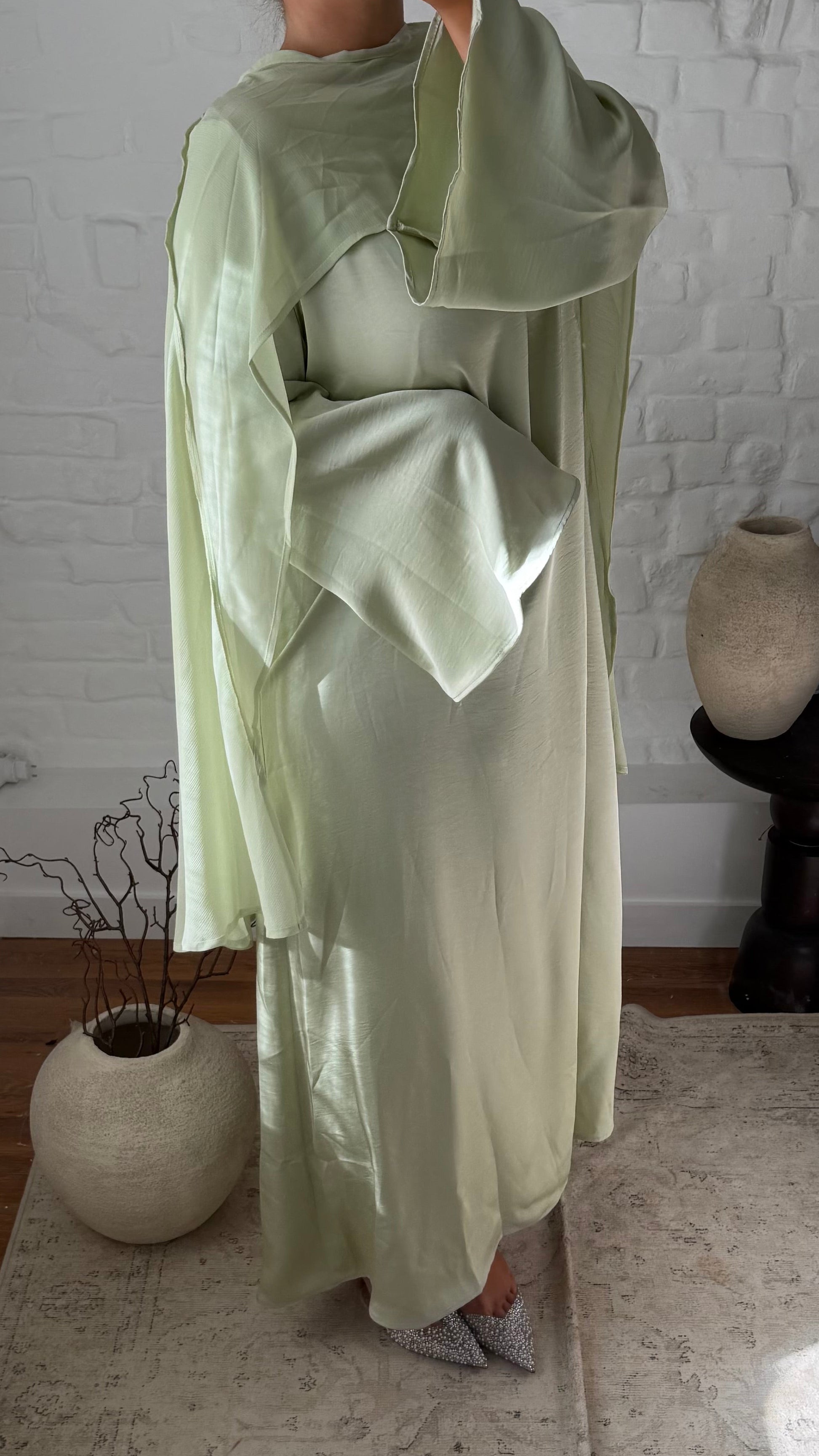 [GAMME PREMIUM] Robe ultra longue satinée à cape amovible AZURA | VERT