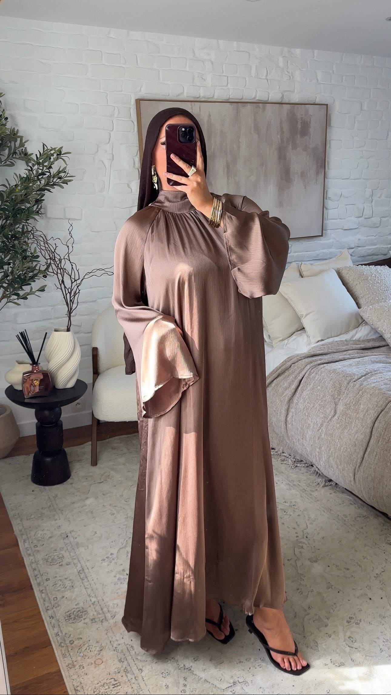 Robe ultra longue satinée à ceinture | Marron