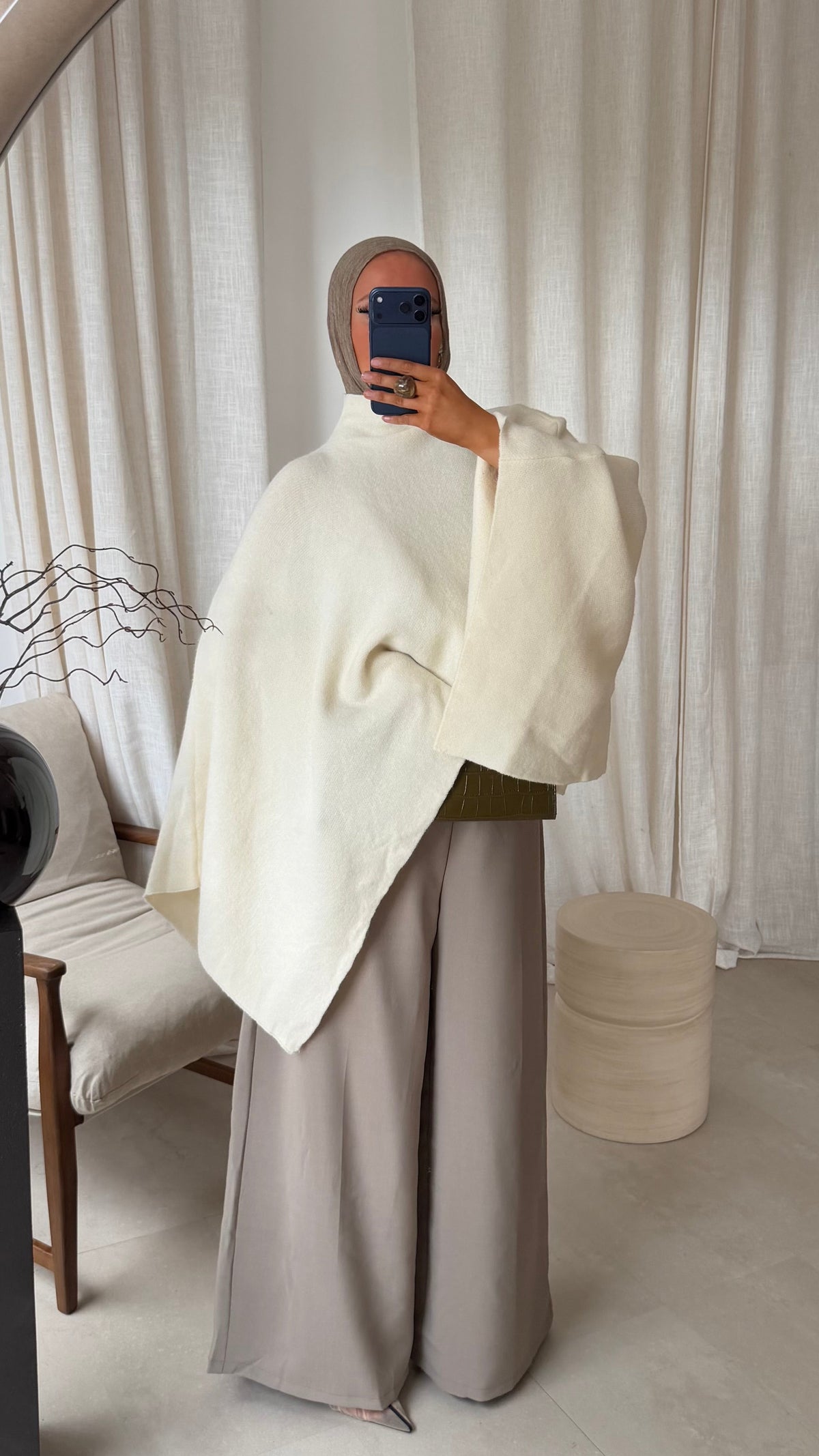 Cape ultra chaude longue à l'arrière NOURA | Crème | Pré-commande