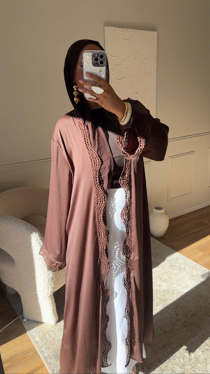 [GAMME PREMIUM] Kimono satiné à bord ondulé | Marron