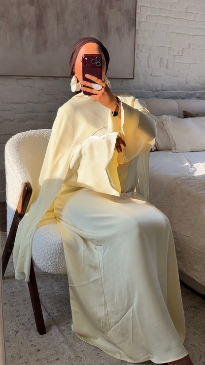 [GAMME PREMIUM] Robe ultra longue satinée à cape amovible AZURA | Jaune