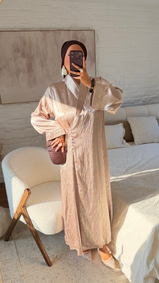 [GAMME PREMIUM] Robe longue satinée à boutons intégrés ENNA | Taupe
