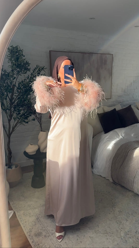 [CRÉATION] Robe JANNAYA à plumes d’autruche ultra longue | Rose pâle