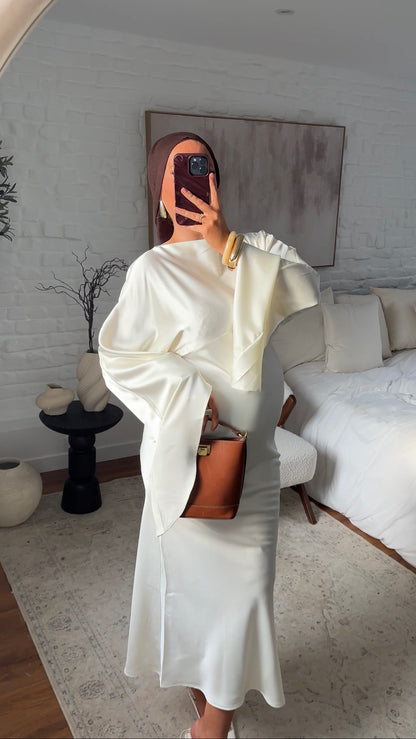 Robe longue satinée à manches évasées MINEL Blanc | Pré-commande