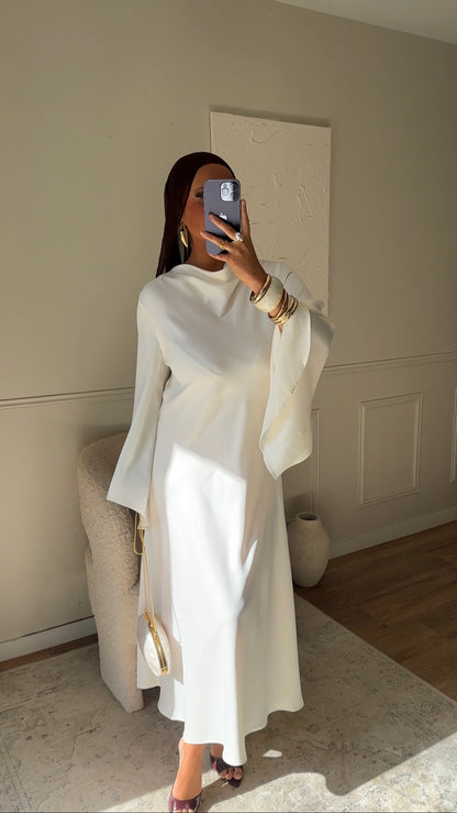 [CRÉATION] Robe longue satinée à manches évasées JENNA | Crème