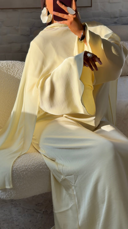 [GAMME PREMIUM] Robe ultra longue satinée à cape amovible AZURA | Jaune