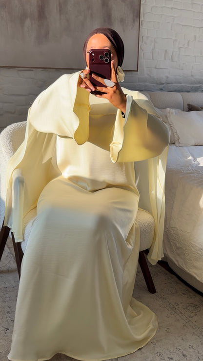 [GAMME PREMIUM] Robe ultra longue satinée à cape amovible AZURA | Jaune