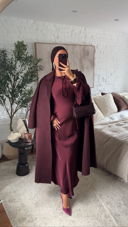 Robe ultra longue satinée à noeud Bordeaux | Pré-commande
